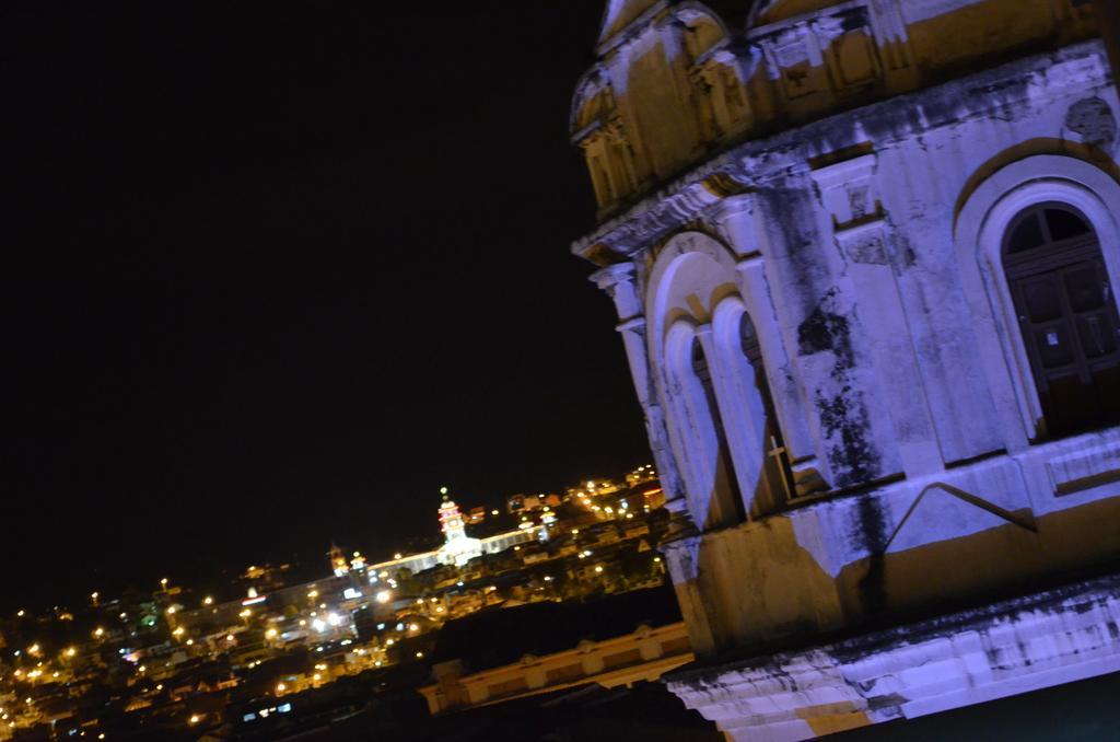 Check Inn Bed And Breakfast Cuenca Bagian luar foto